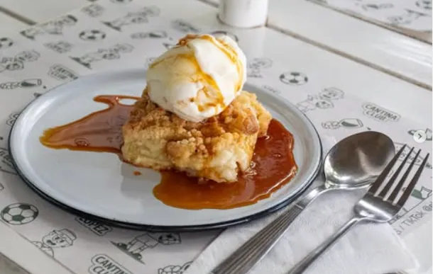 Postre casero con helado en El Desubicado