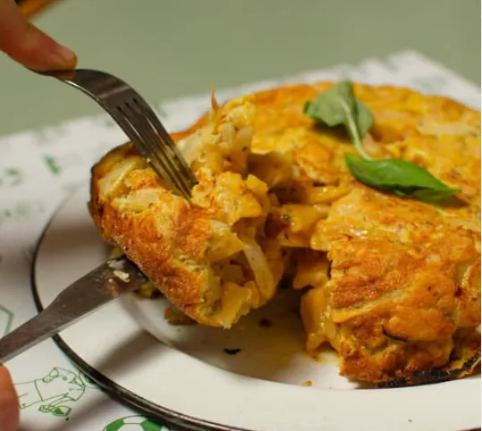 Tortilla de papa casera en El Desubicado